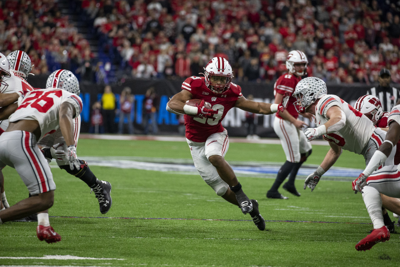 man-playing-american-football-on-field-free-stock-photo